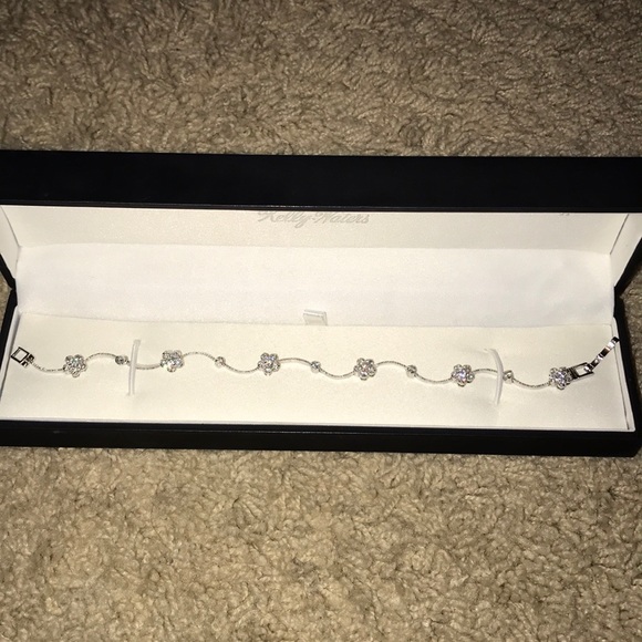 Bracelet - Picture 1 of 4
